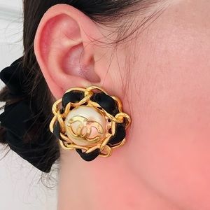 Rare CHANEL authentic earring. ONLY ONE